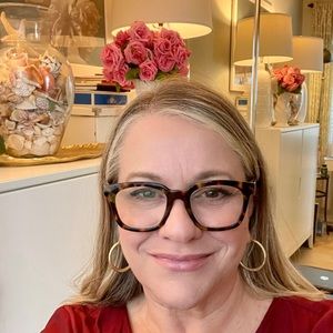 Meet your Posher, Laurie